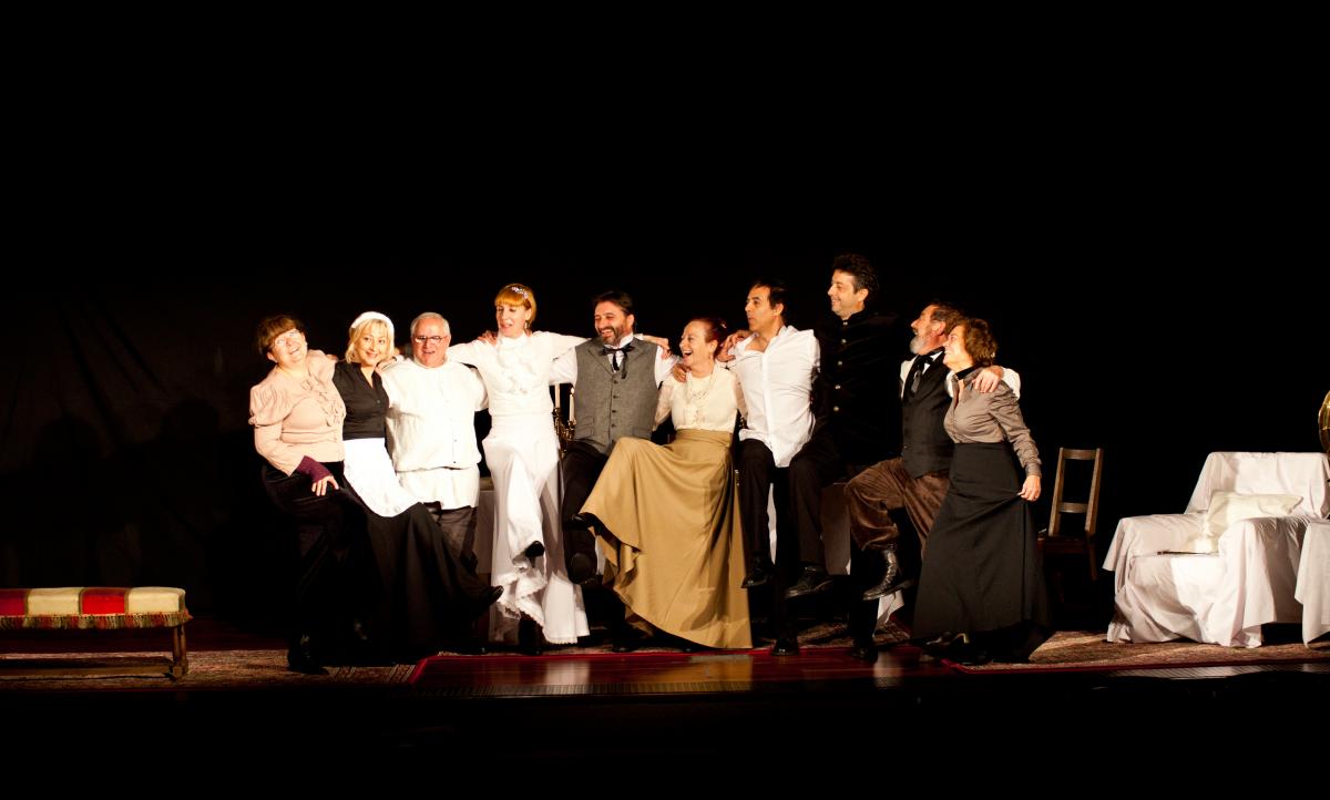 Un momento de la representación de Obras Cortas de Chejov, con todos los actores en el escenario
