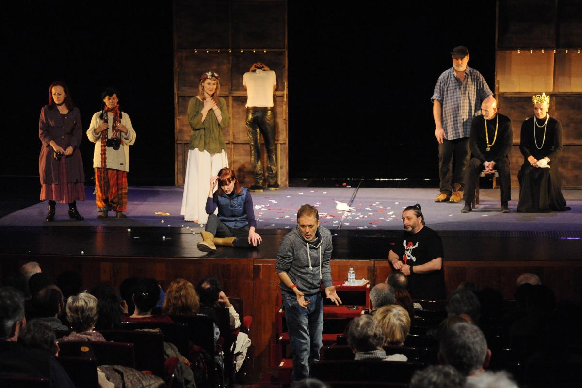 Otro momento de la actuación de La Luciérnaga en la XV Bienal de Teatro