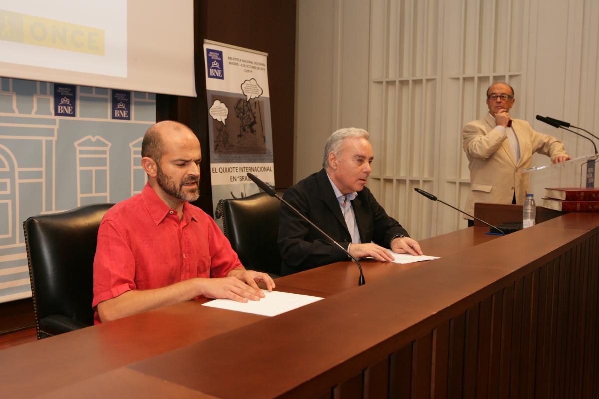 Carlos Galindo y Pedro Zurita durante la lectura en braille del Quijote en la Biblioteca Nacional