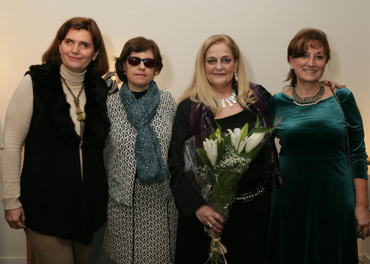Foto de familia de las participantes en la presentación de la exposición