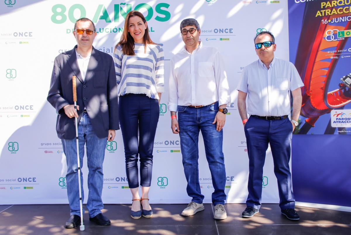 Foto de familia de las autoridades asistentes al Día de la ONCE