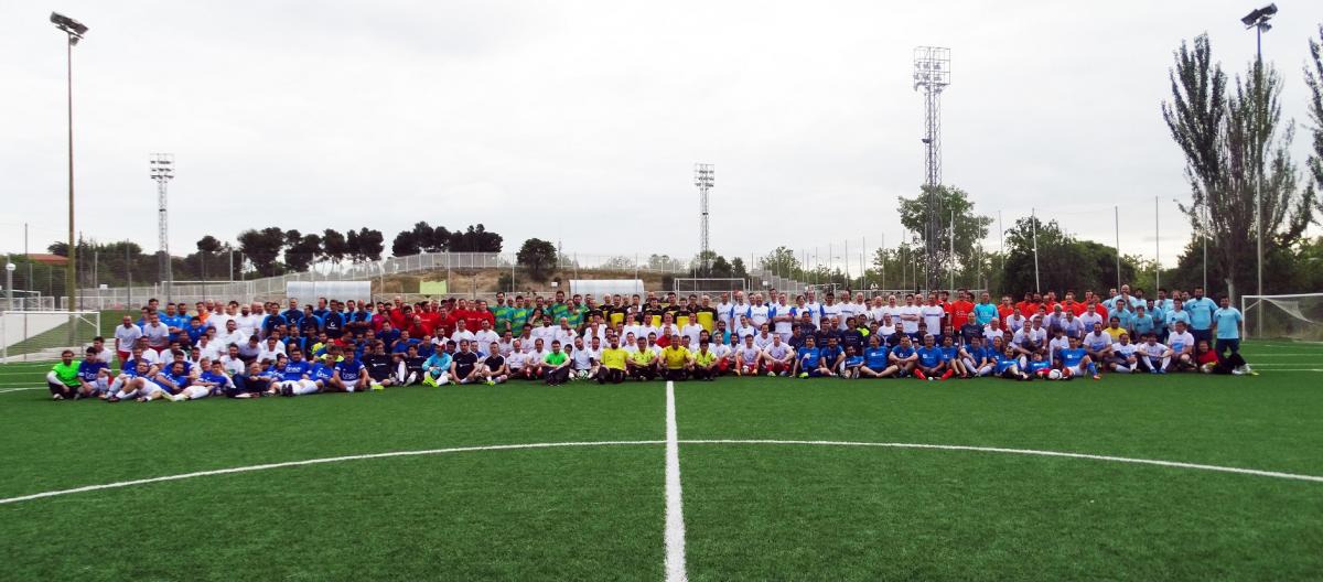 Foto de todos los equipos participantes en el Torneo