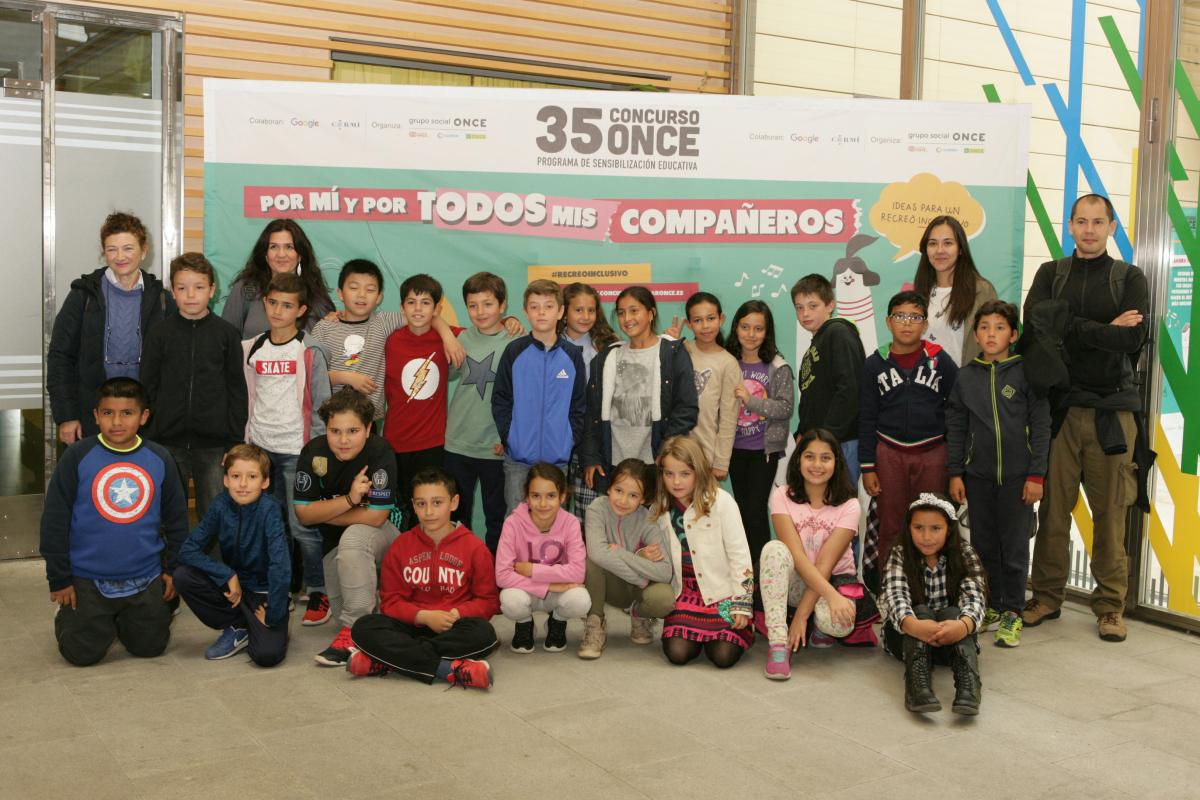 Los alumnos del CEIP Alhambra en el Photocall