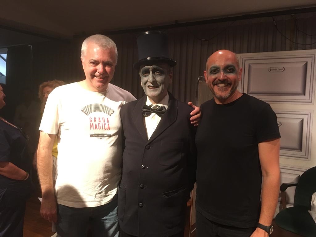 El mago Miguel junto a Carlos Lima y su intérprete