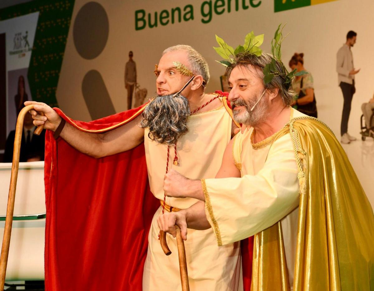 Jordi Sabaté junto a Pipu en su representación de la Gala del Vendedor