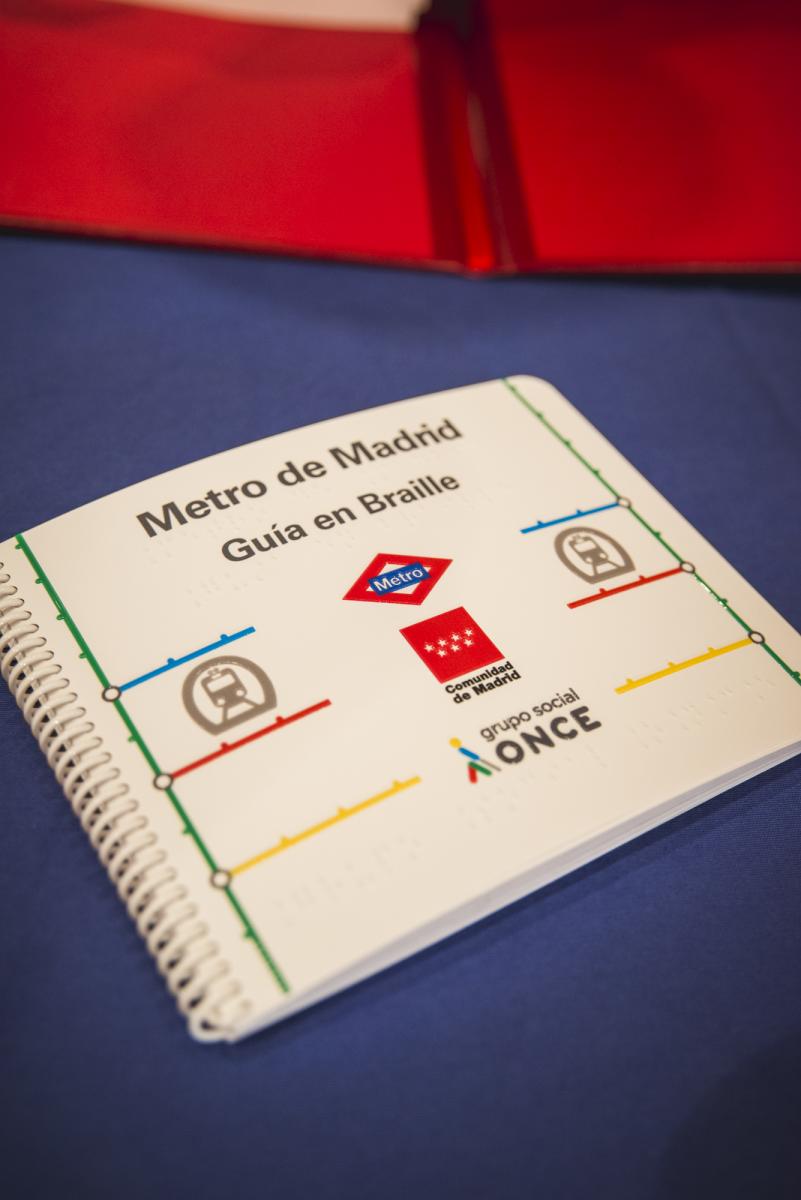 Guía de Metro de Madrid en braille