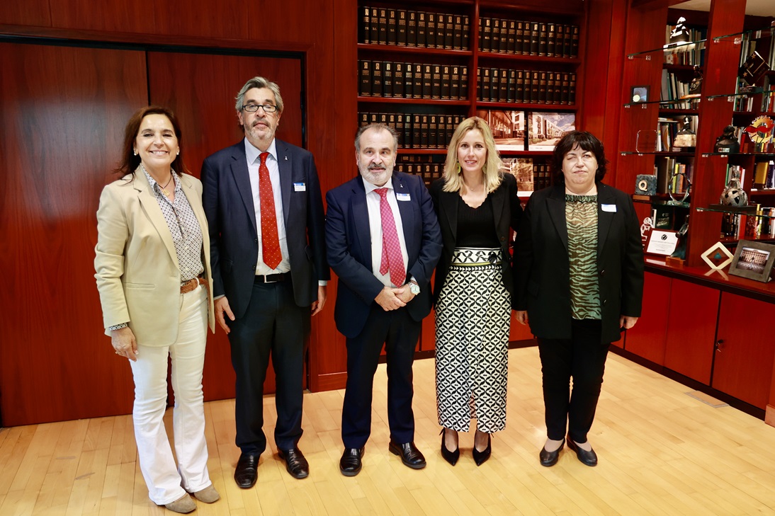 Foto de familia de la reunión con la alcaldesa de Alcobendas