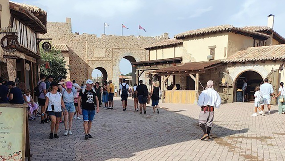 Grupo de visitantes de la ONCE en Puy du Fou