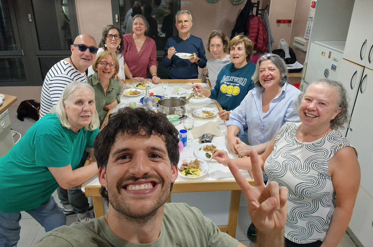 Foto de familia del grupo de alumnos y el monitor