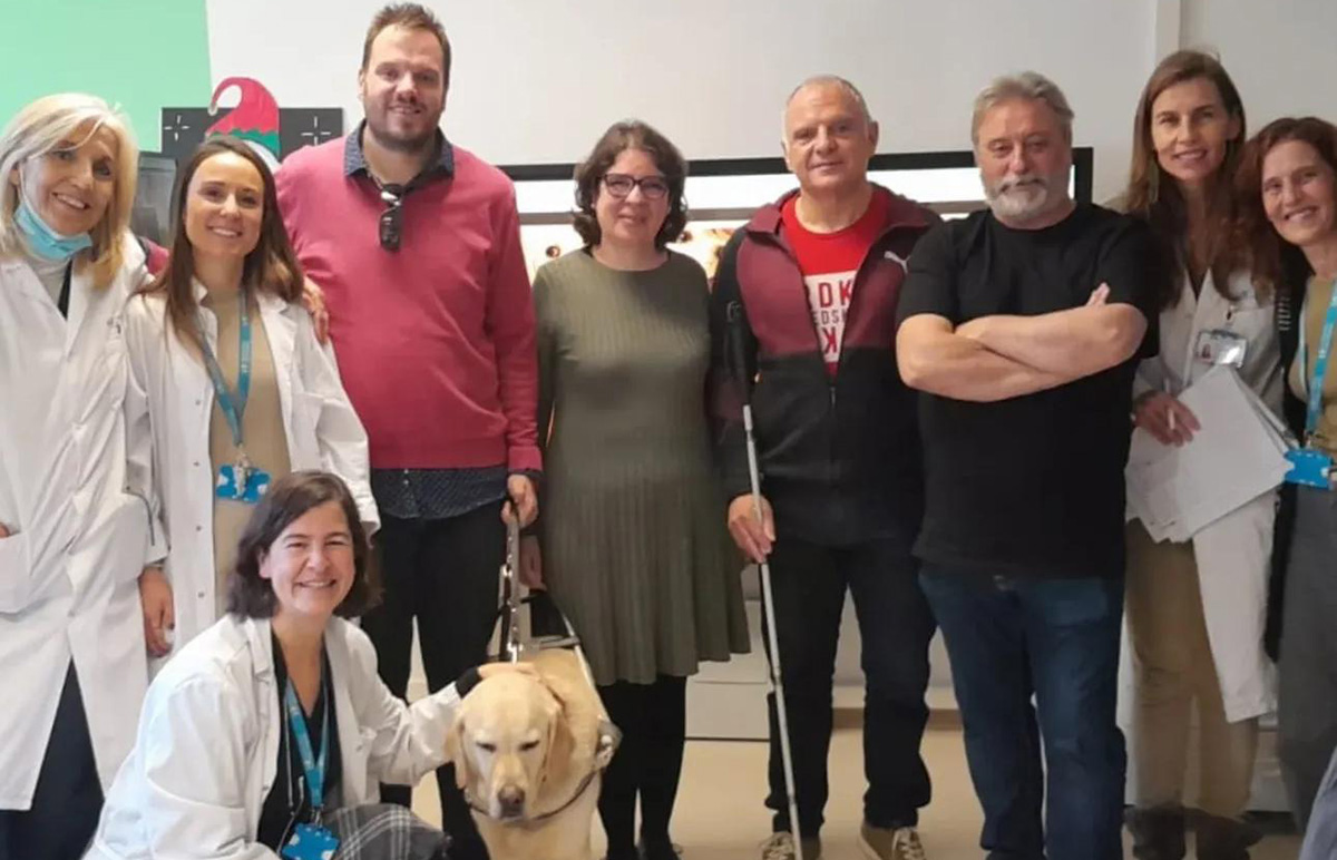 Foto de familia de los participantes en la visita