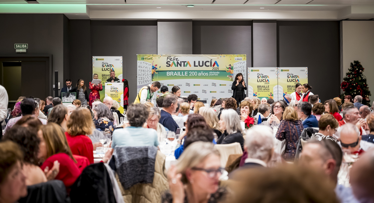 Panorámica del salón de celebración de Santa Lucía