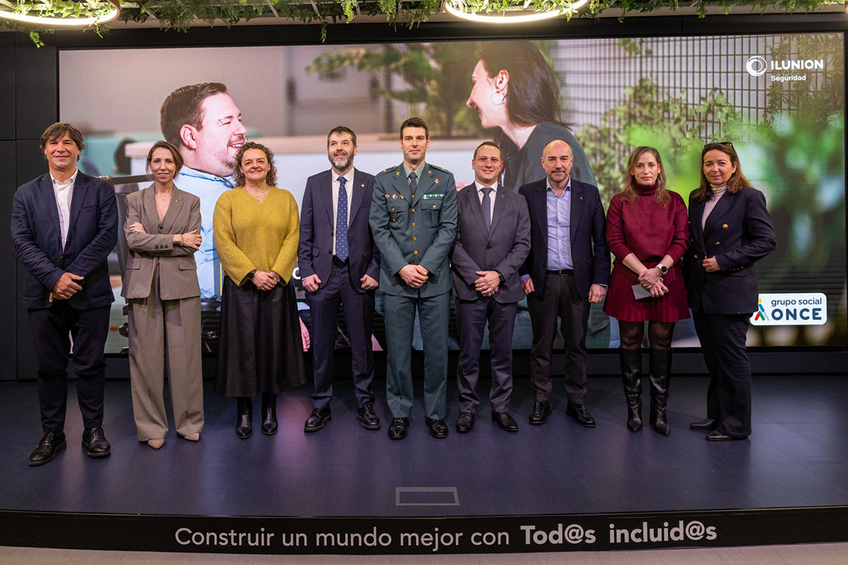 Foto de familia de todos los participantes en la jornada