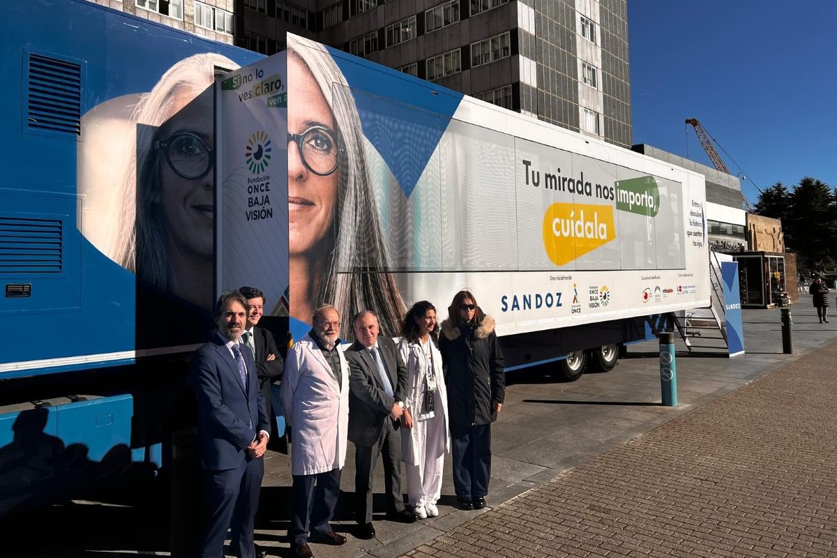 Foto de familia en el arranque de la campaña en el Hospital de La Paz