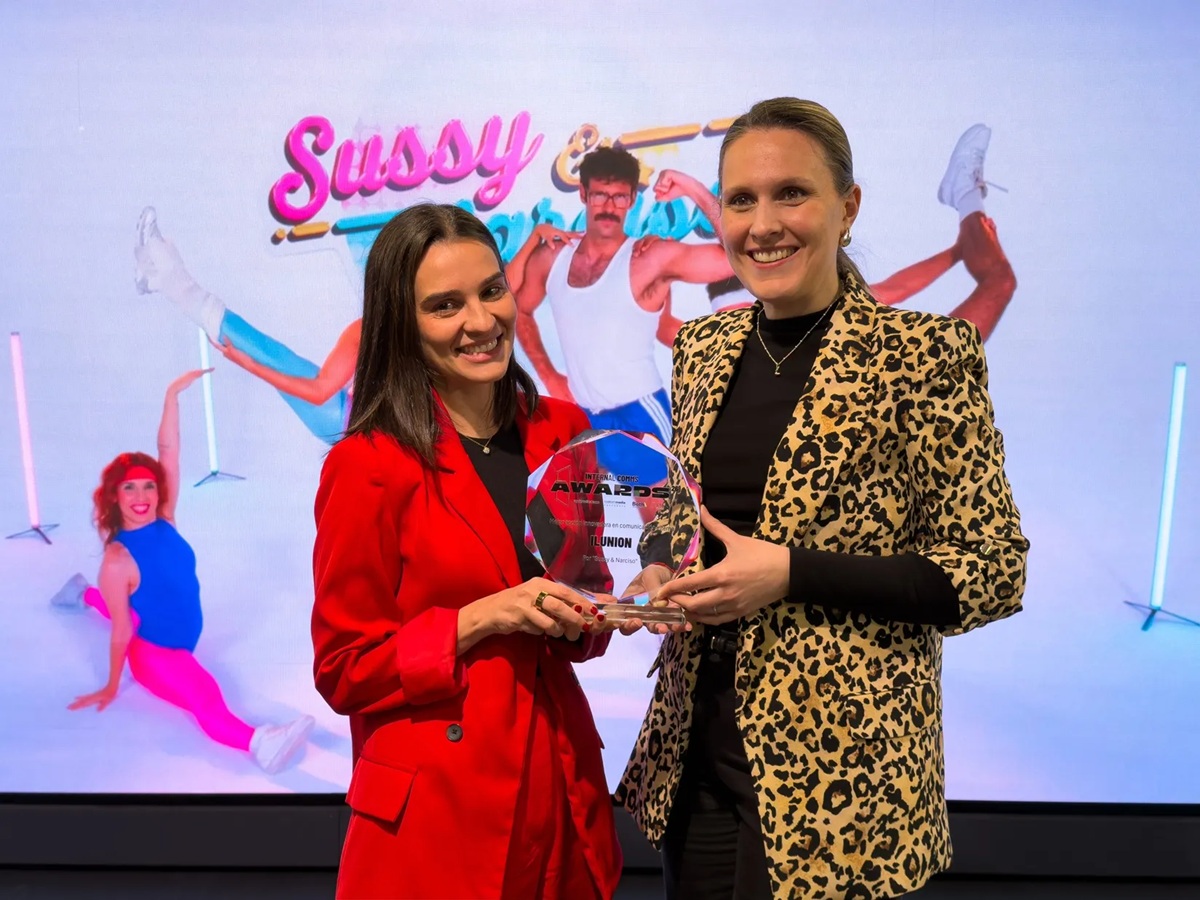 Momento de la recogida del trofeo