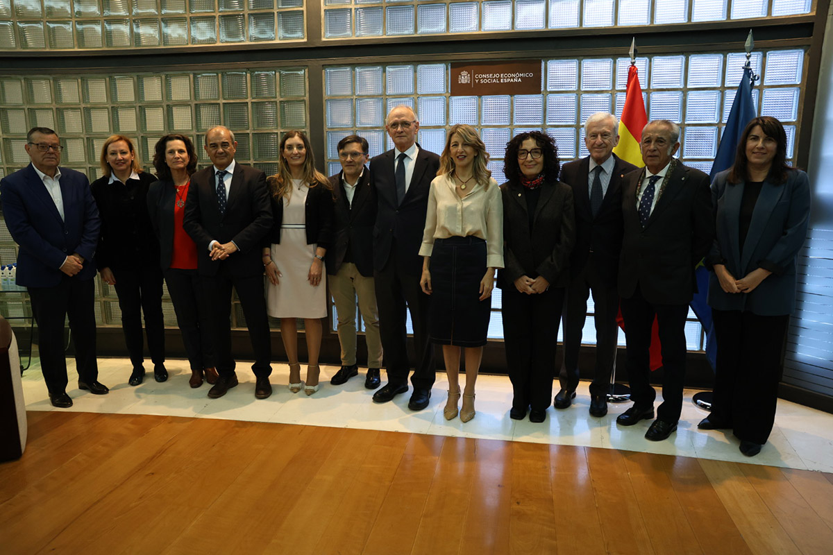 Foto de familia de todos los participantes en la jornada