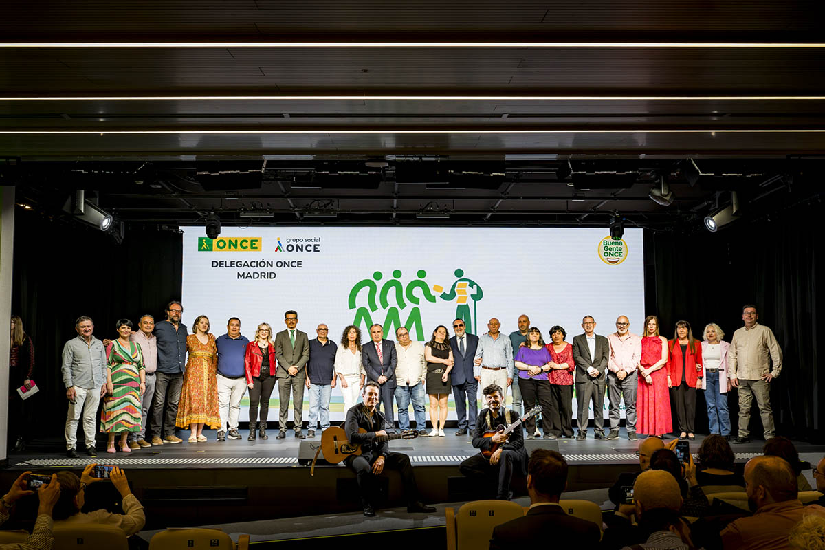 Foto de familia de todos los vendedores