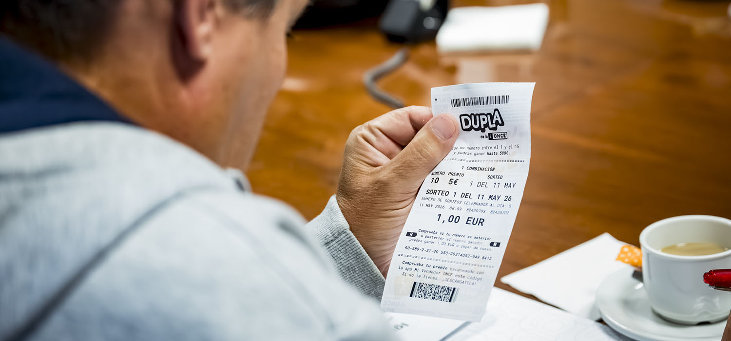 Primer plano de un boleto del Dupla
