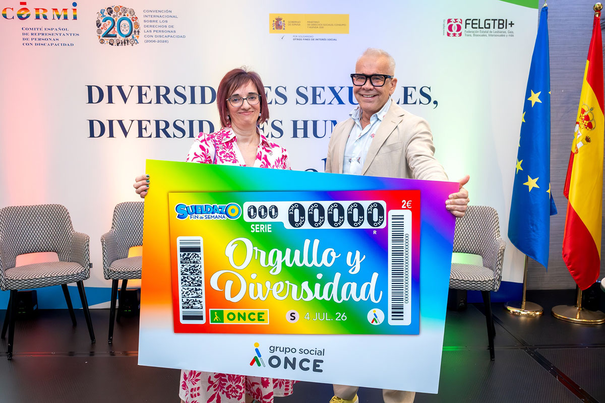 Jorge Íniguez y Pilar Villarino presentan el cupón dedicado al Día del Orgullo