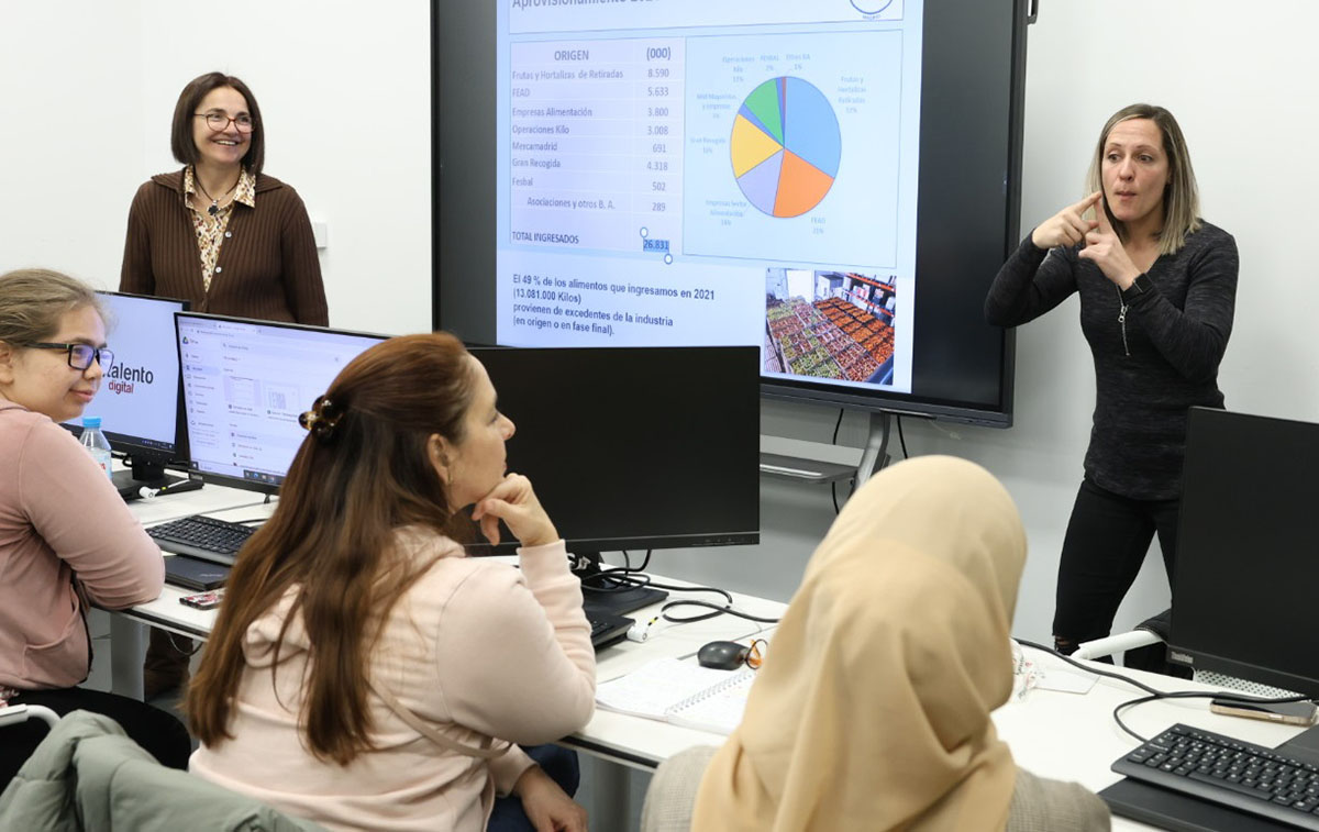 Uno de los cursos impartidos en Por Talento Digital