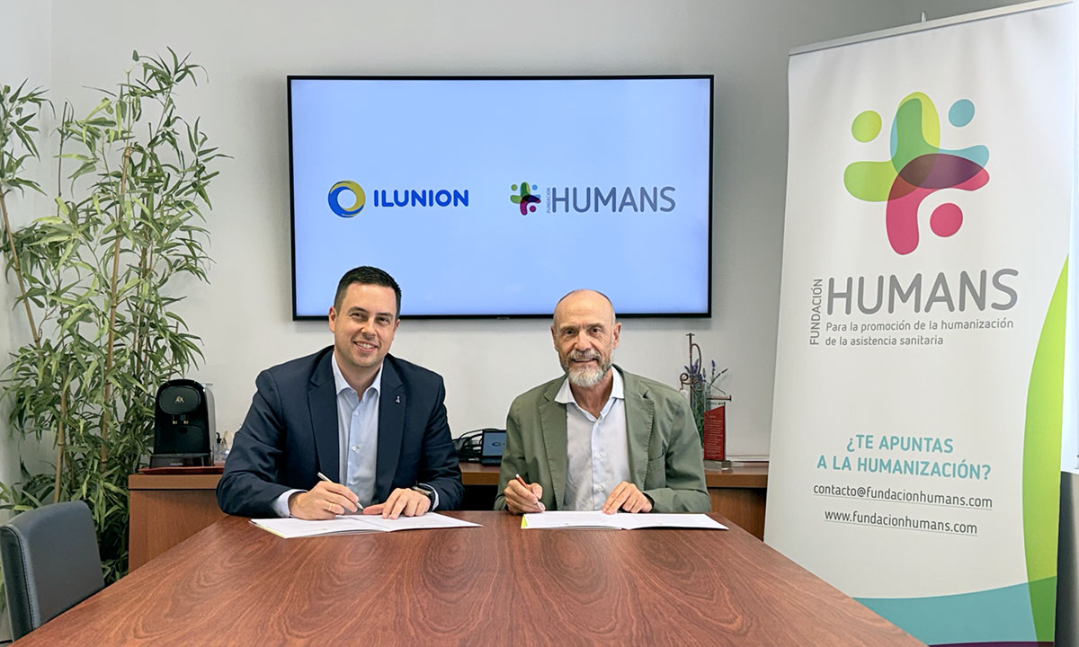 Delio Díaz y Julio Zarco en el momento de la firma del convenio