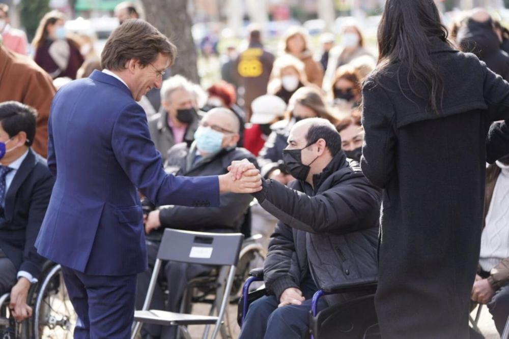Martínez-Almeida y Villacís saluda a Daniel Díaz