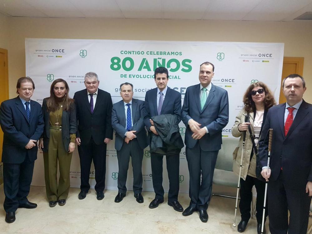 Foto de familia de los participantes en la presentación de Ismael Pascual