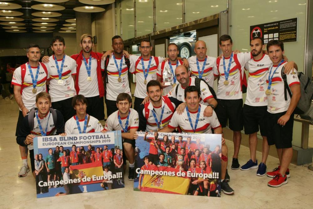El equipo a la llegada al aeropuerto de Madrid