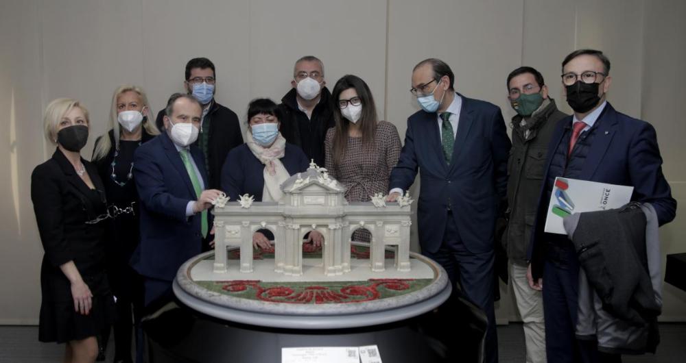 Foto de familia durante la visita al Museo Tiflológico