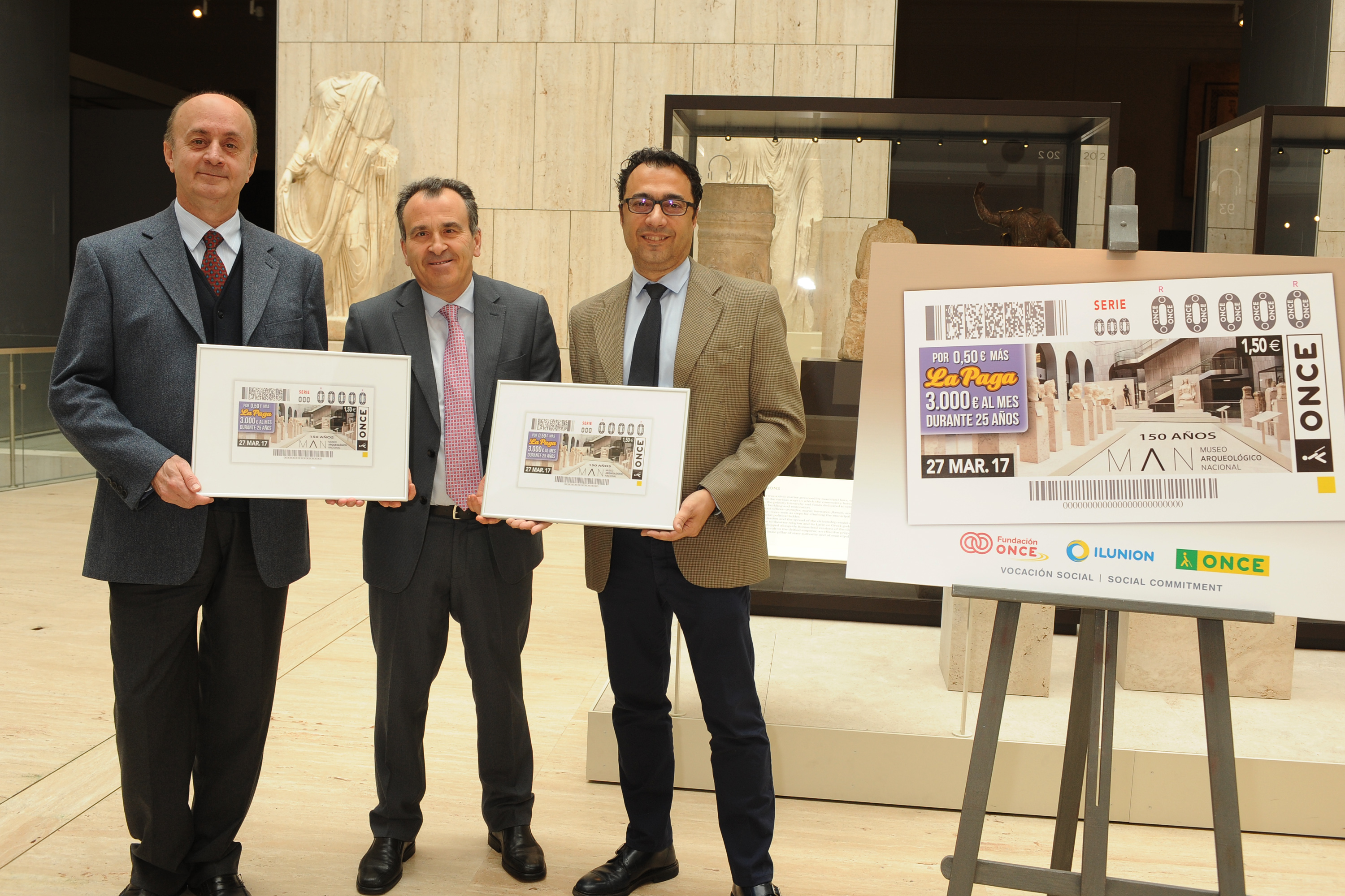 andres_carretero_luis_natalio_royo_y_miguel_gonzalez_presentan_el_cupon_de_la_once_dedicado_al_150_aniversario_del_museo_arqueologico_nacional.jpg
