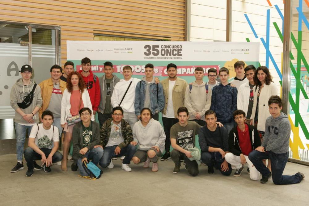 Alumnos de la Escuela Arzobispo Morcillo en el Photocall