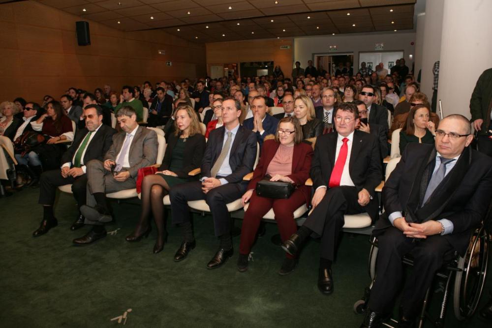 Vista general de los asistentes al acto