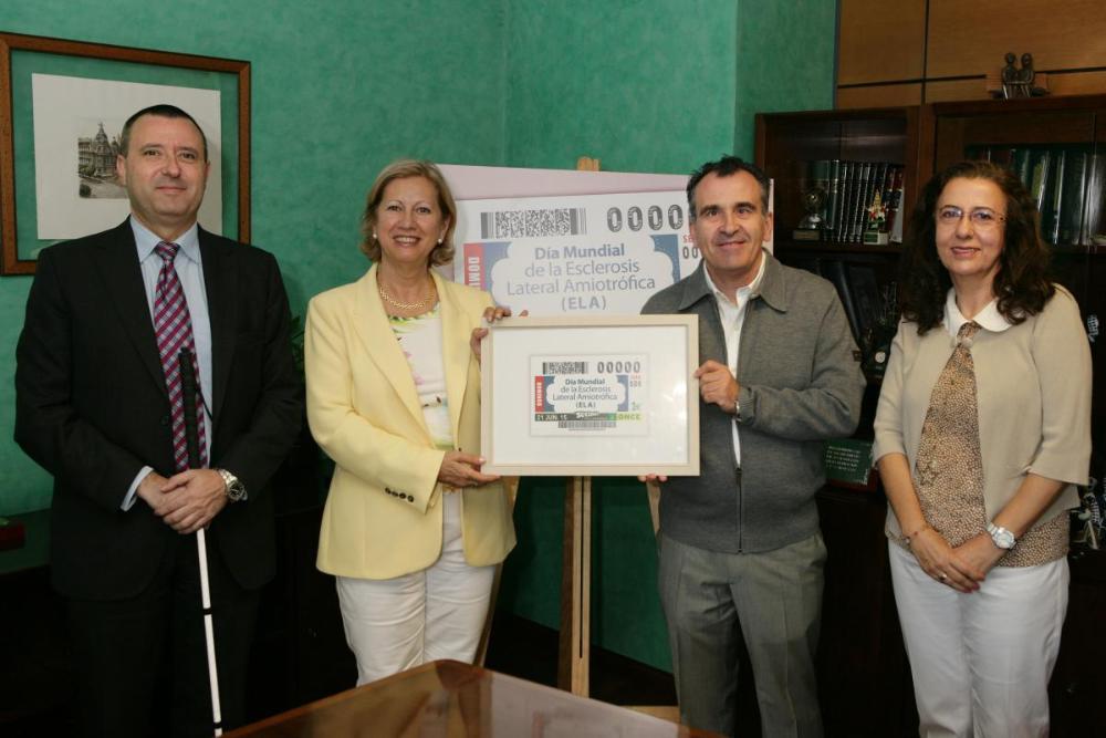 Presentación cupón dedicado al Día Internacional del ELA