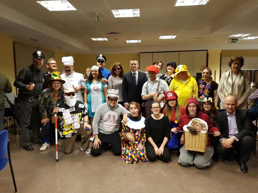 Foto de familia de los participantes en el Carnaval de ASOCIDE Madrid 2017