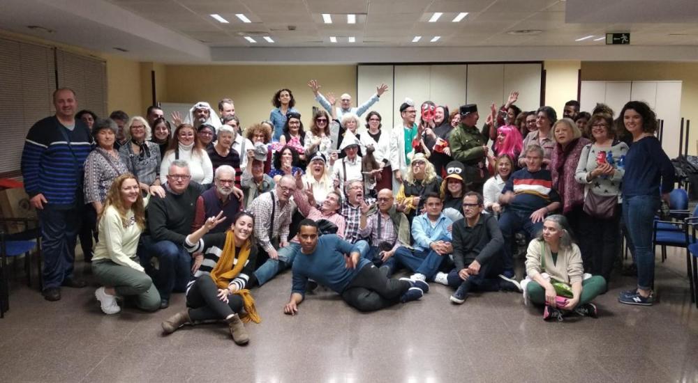 Foto de familia de todos los participantes en el Carnaval de ASOCIDE