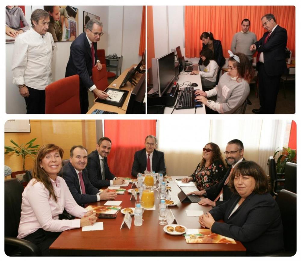 Varios momentos de la visita del consejero y foto de familia de la reunión