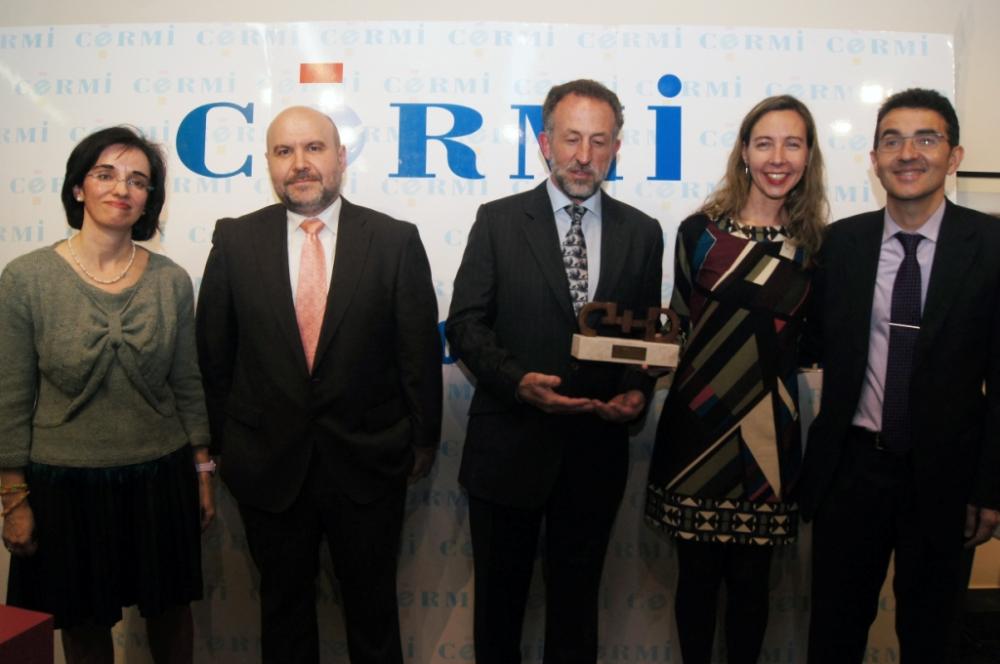 Foto de familia de los asistentes a la entrega del premio Cermi.es a la Escuela Universitaria de Fisioterapia
