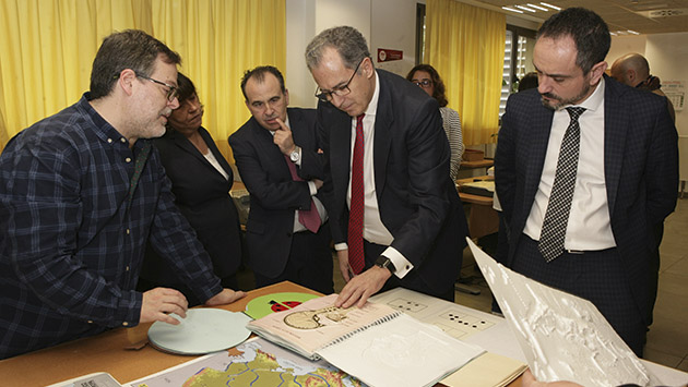 el_consejero_visita_el_area_de_relieve.jpg