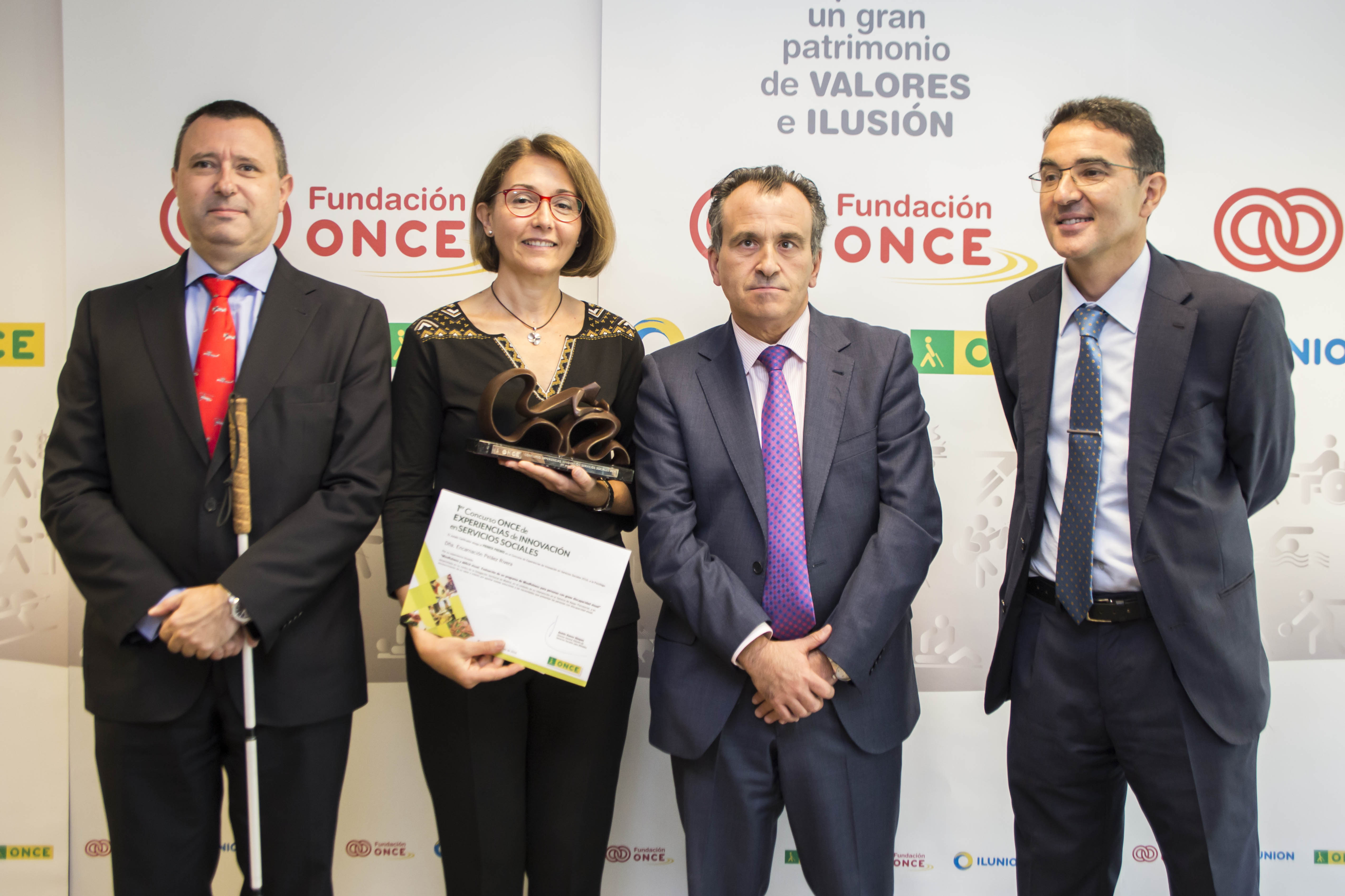 encarna_pelaez_junto_a_los_responsables_de_madrid.jpg