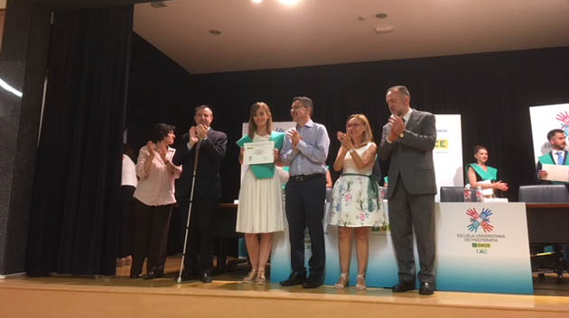 entrega_de_diplomas_en_la_escuela_de_fisio.jpg