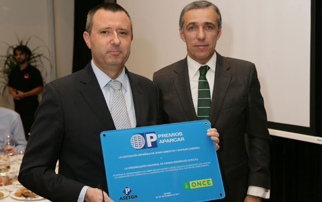 entrega_placa_reconocimiento_asesga_0.jpg