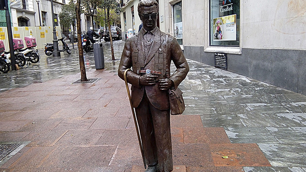 estatua_vendedor.jpg