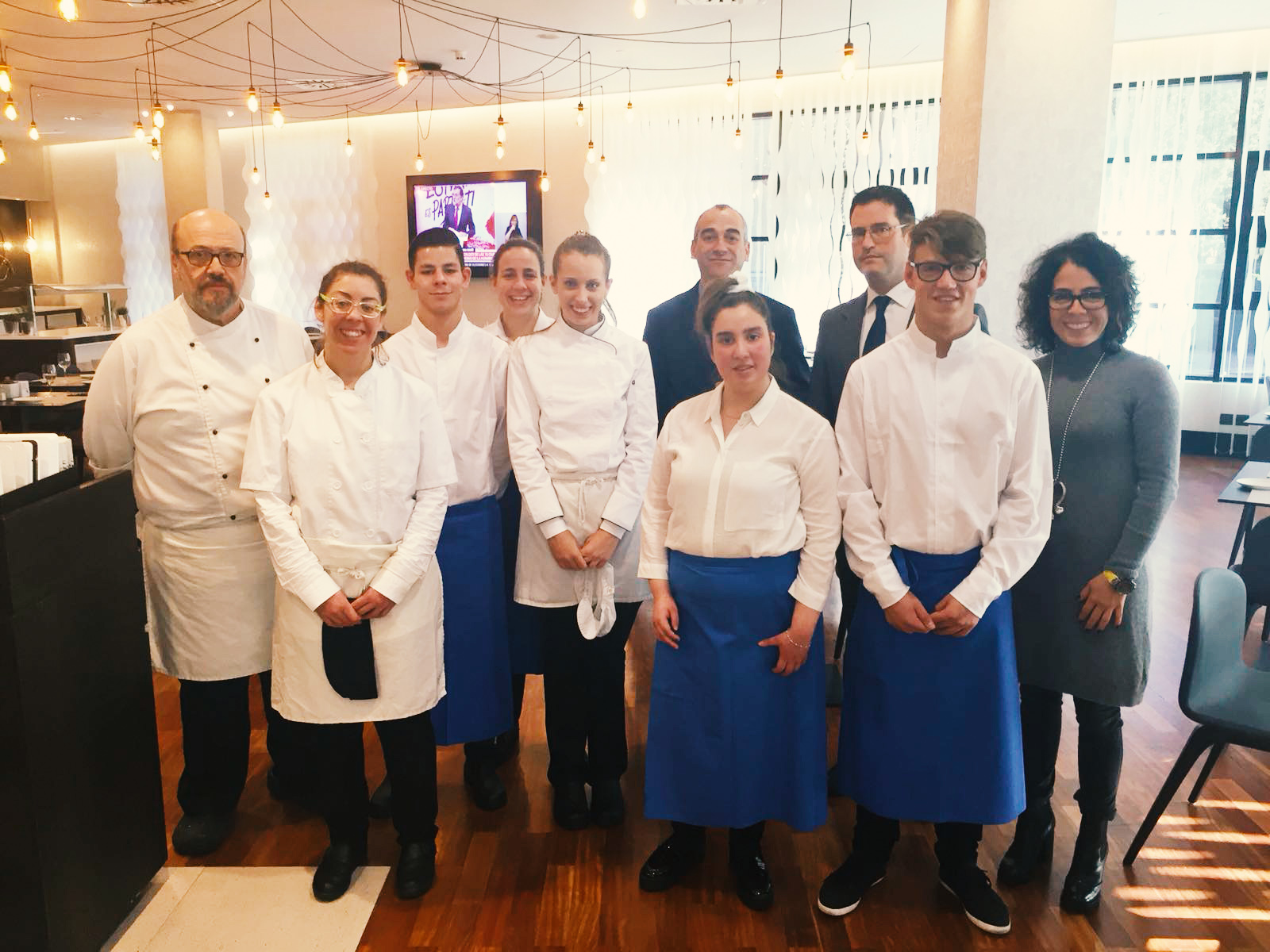 estudiantes_fundacion_a_la_par_y_trabajadores_del_hotel_ilunion_pio_xii.jpg