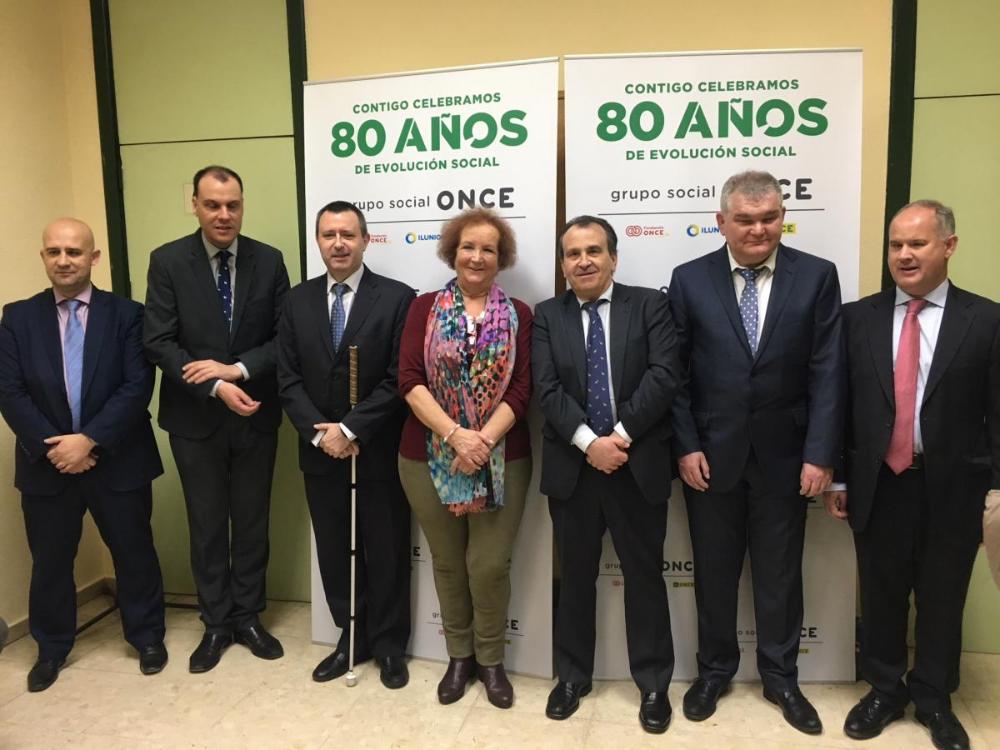 Foto de familia de los participantes en la presentación de Federico Prats
