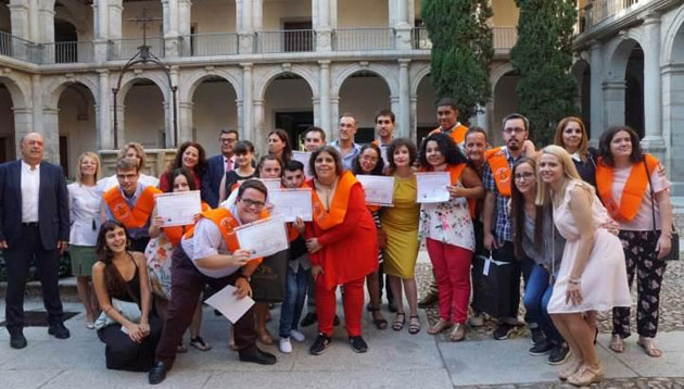 foto-de-familia-primera-promocion.jpg
