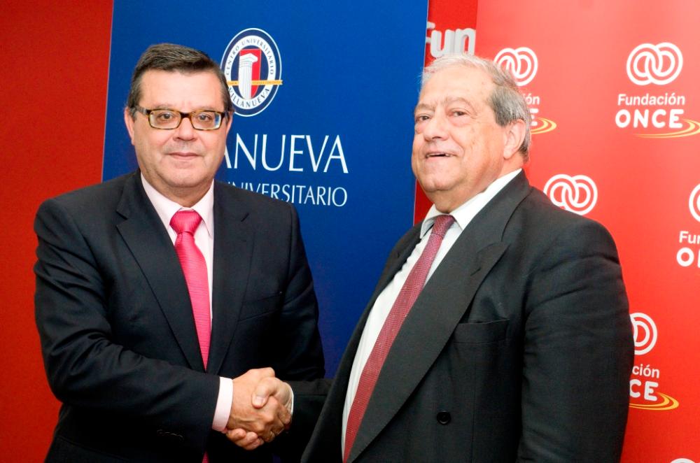 Santiago Muñoz y Alberto Durán posan en la sede de la RAE