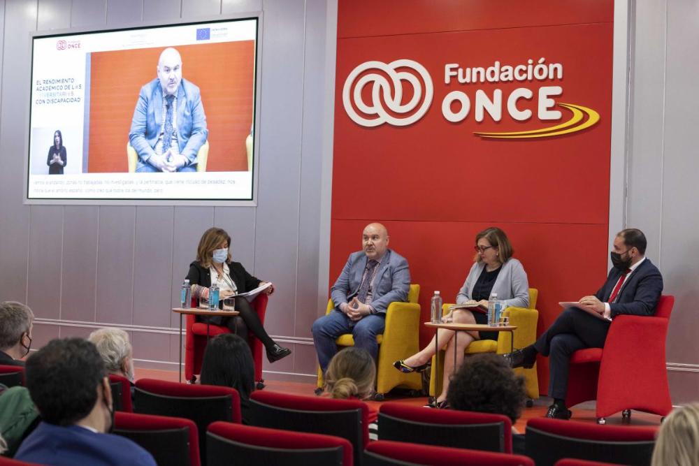 Autoridades participantes en la presentación