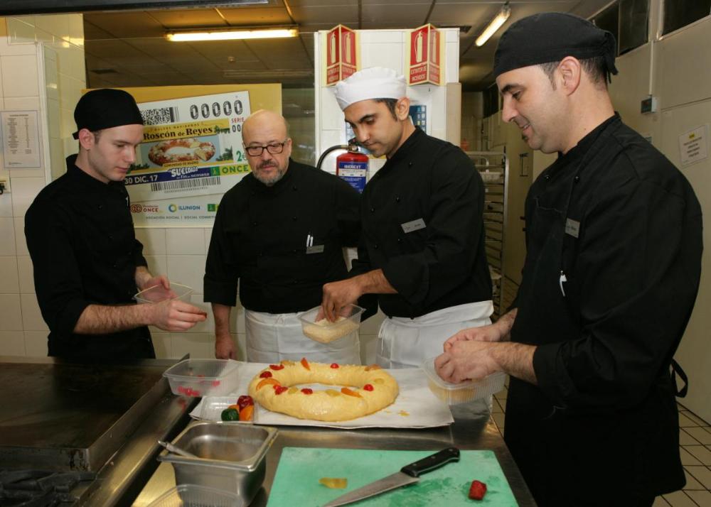 Cocineros con discapacidad elaboran el Roscón de Reyes