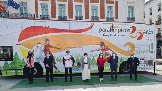 foto_de_familia_bus_paralimpicos.jpg
