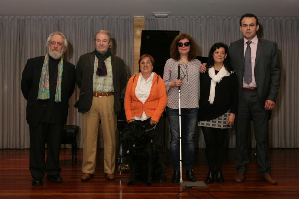 Foto de familia de todos los participantes en la inauguración del IV Maratón de Poesía