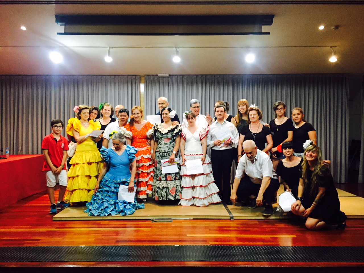 foto_de_familia_concurso_de_sevillanas.jpg